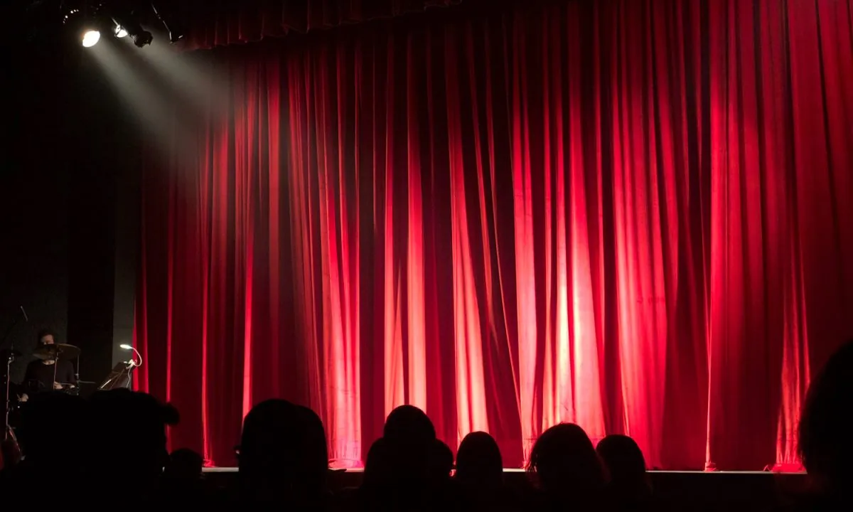 theatre-stage-pexels-monica-silvestre-713149-e1691369090863